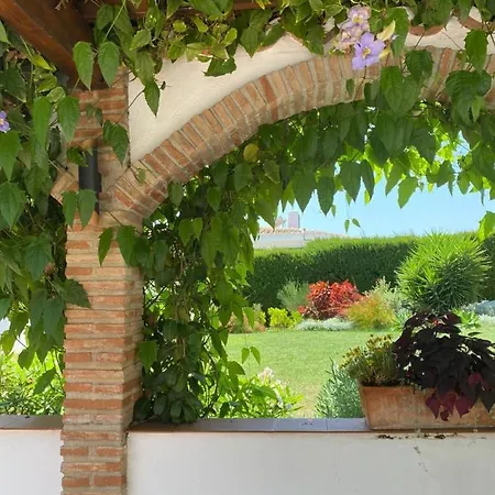Villa With A Big Garden And Heated Pool Malaga Exterior photo